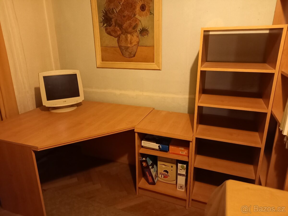 pracovní stůl a policová sestava - 2