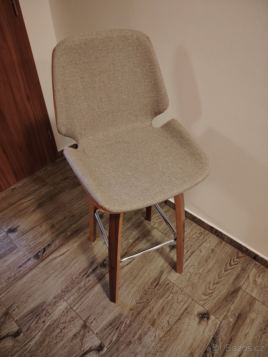 Barová otočná židle. - 2