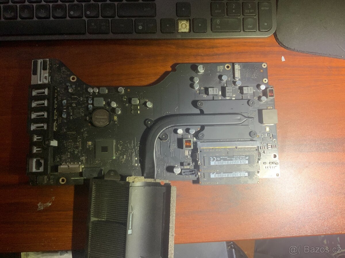 Apple iMac 21.5" 2011 – Logic board + CPU + chladič - 2