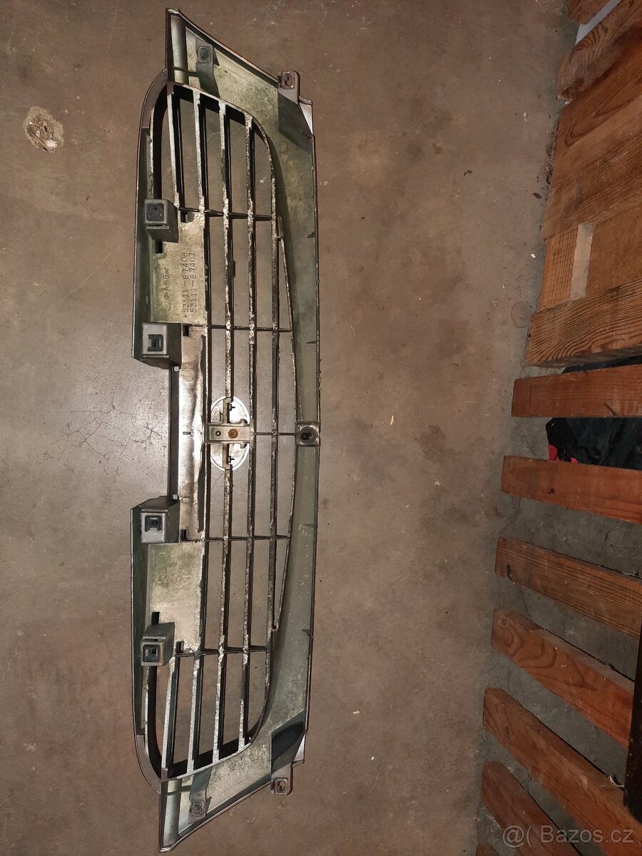 Daihatsu terios maska chladiče - 2