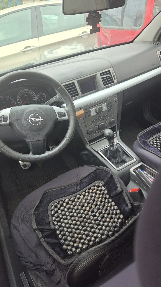 Opel Vectra sedan na díly - 2
