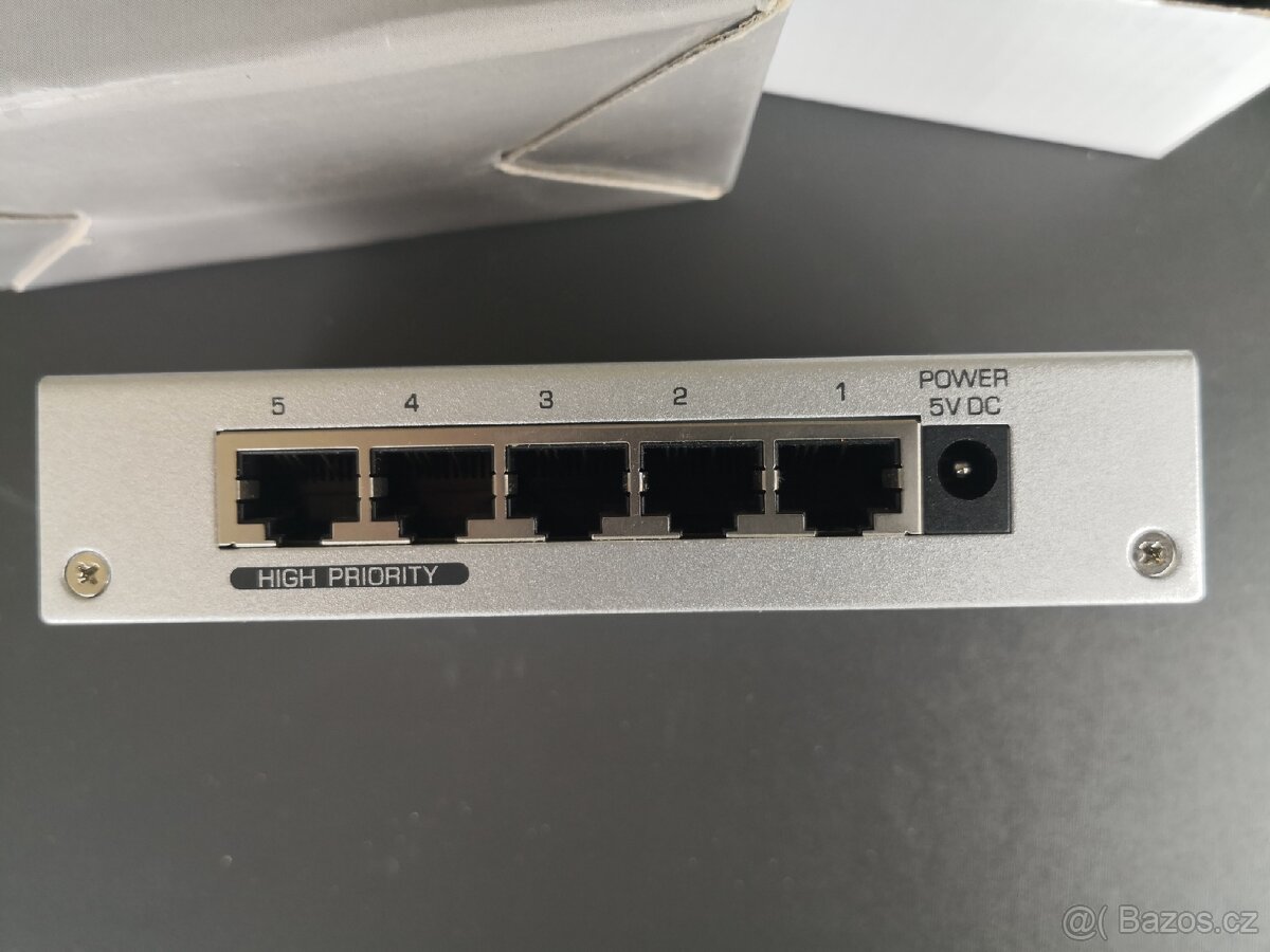 Síťový switch ZyXEL - 2