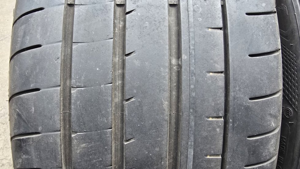 Letní pneu 235/35/19 Good Year - 2