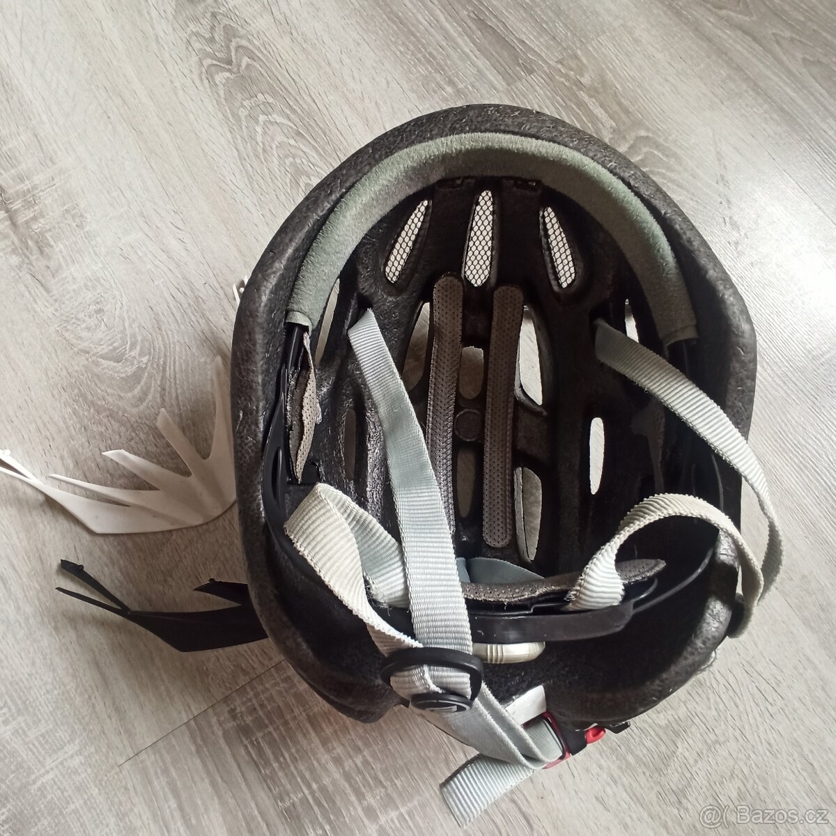 2 cyklistické helmy - 2