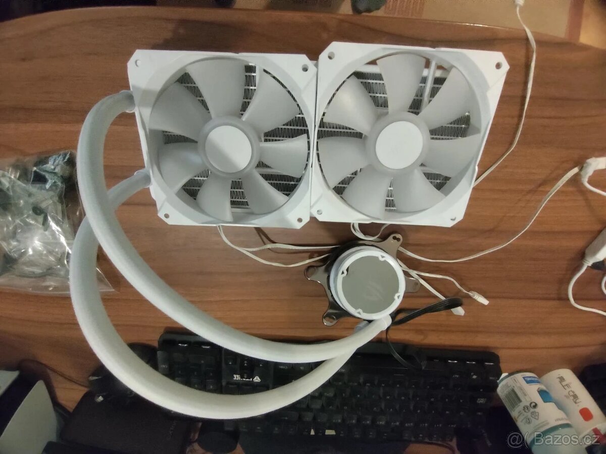 Asus Rog Strix II 240 ARGB - 2