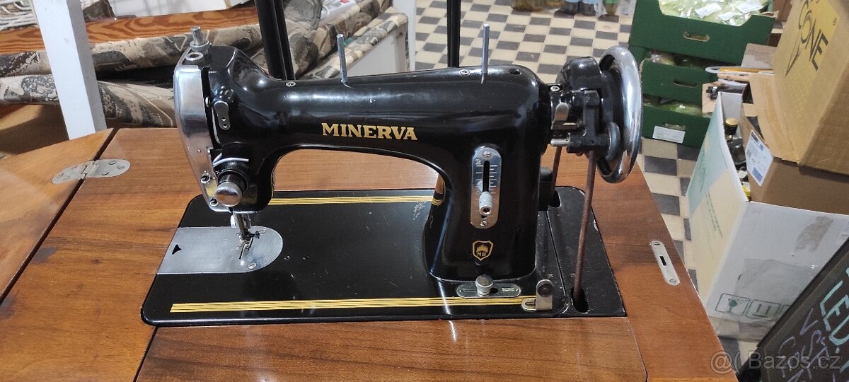 Minerva šicí stroj - 2