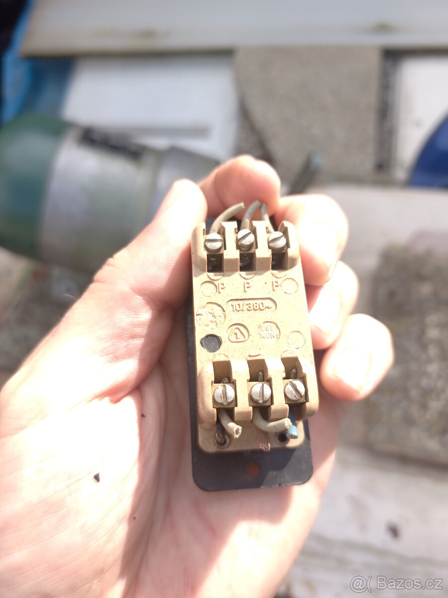 Prodám vypínač na 380V 10A - 2