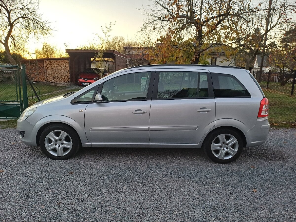 LPG ... 7 místné..Benzínová Opel Zafira 1.8 ... - 2