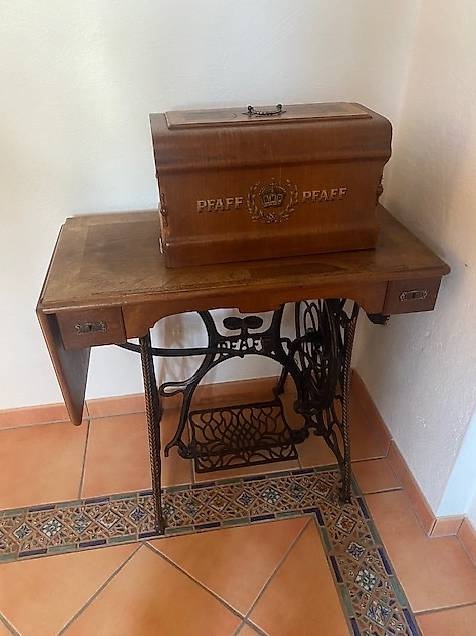 Starožitné šicí stroje - 2
