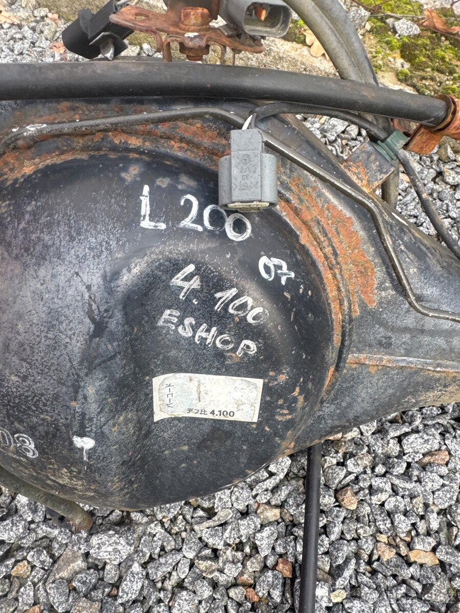 Mitsubishi L 200 zadní náprava - 2