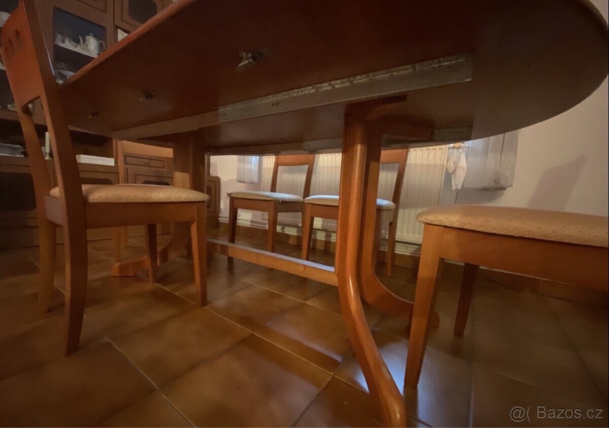 velký rodinný stůl BEZ ŽIDLÍ - 2