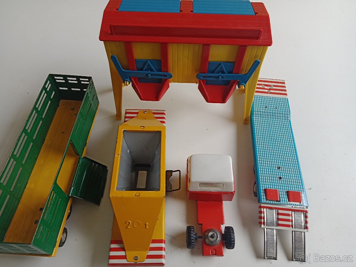 Tahač, návěsy, násypka - 2