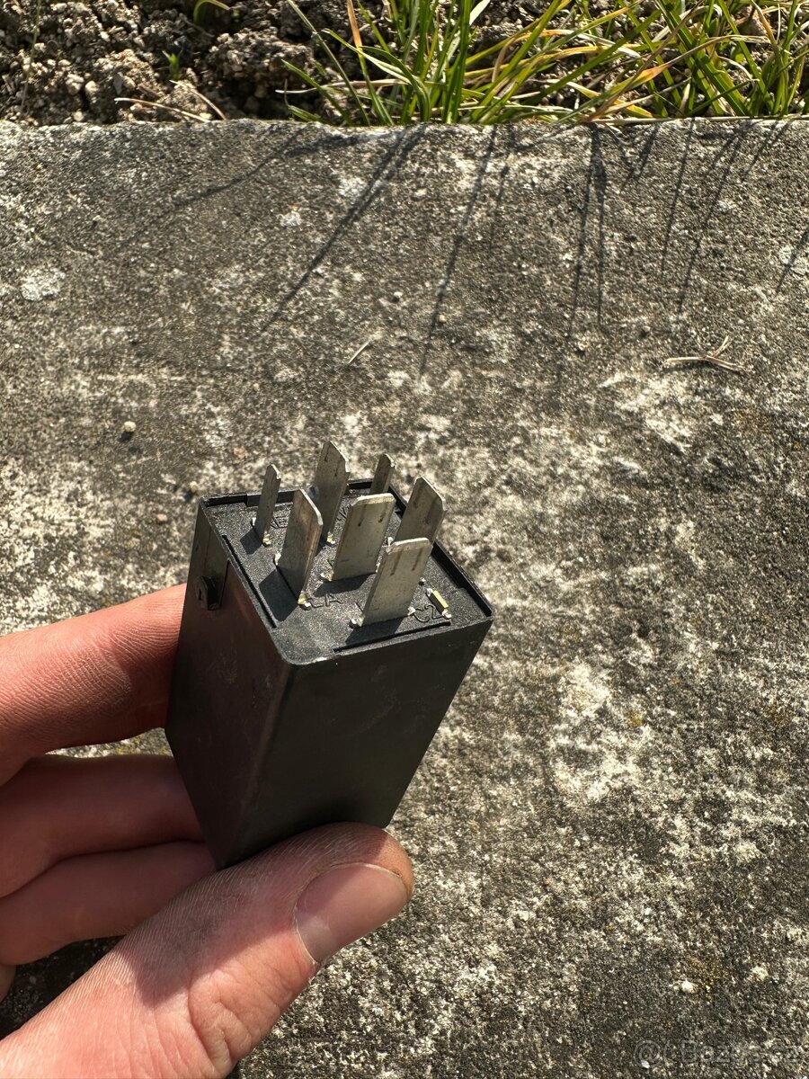 Relé výstražných světel - BMW E32 E34 E36 - 2