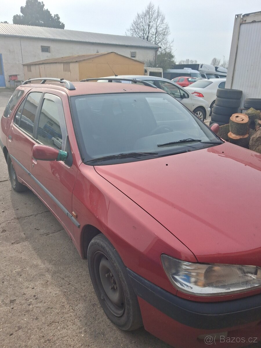 Peugeot 303 rok 2000 dily,levne - 2