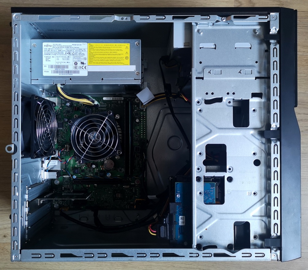 Predám starší PC Fujitsu (14) - 2