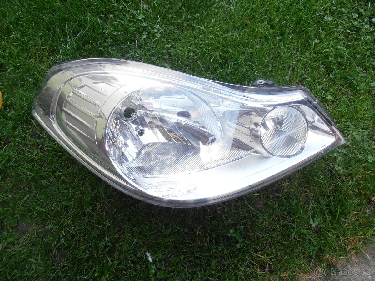 Pravý přední světlomet Thalia - 2