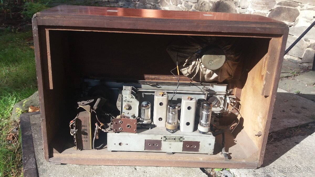 historický radiopřijímač - 2