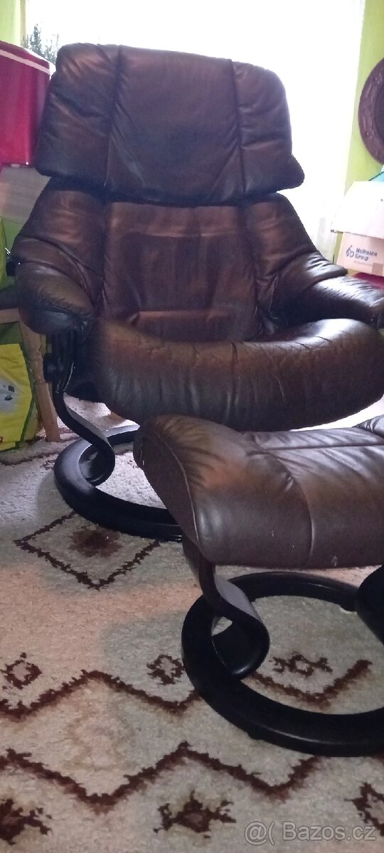 Otočné polohovací kožené křeslo s bobíkem - 2