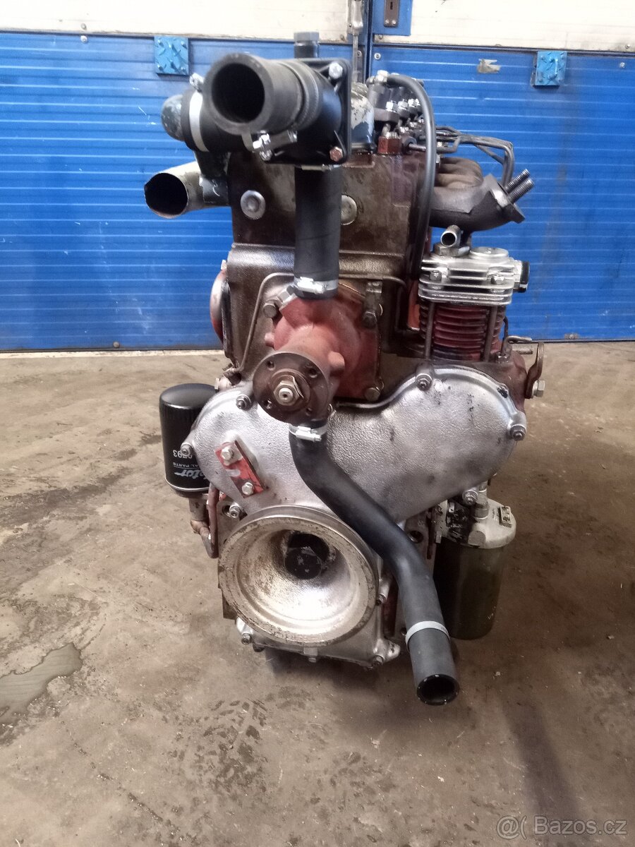 Motor Zetor 7201 po go. - 2