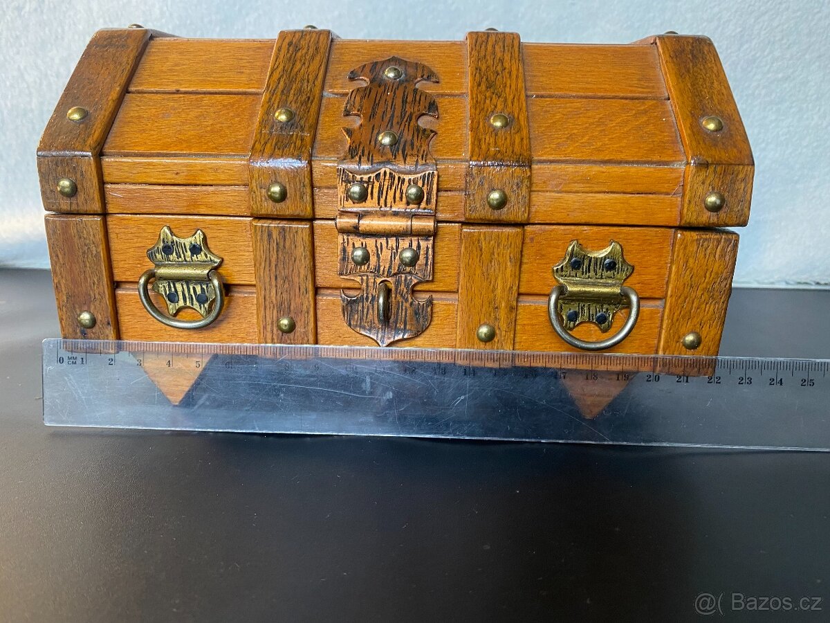 Dekorativní dřevěná truhlička – šperkovnice / úschova drobno - 2