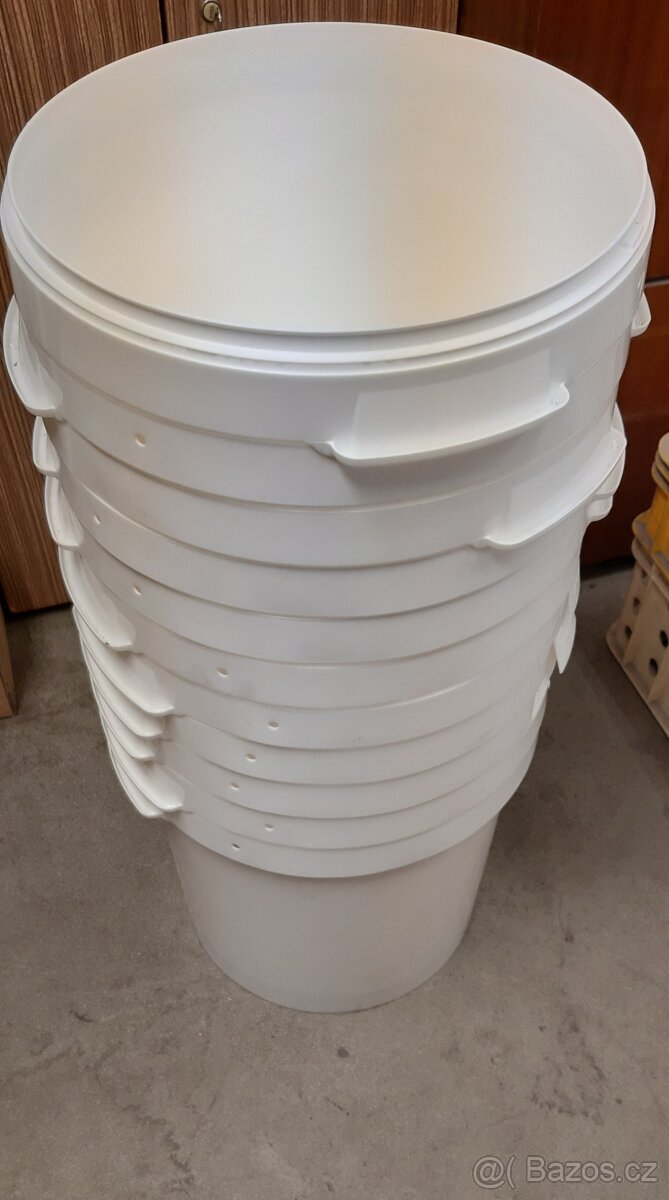 Plastový kbelík - vědro 20 nebo 30L - 2