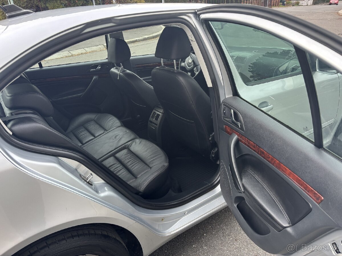 ŠKODA OCTAVIA 2.0TDI 2010 VÝBAVA - 2