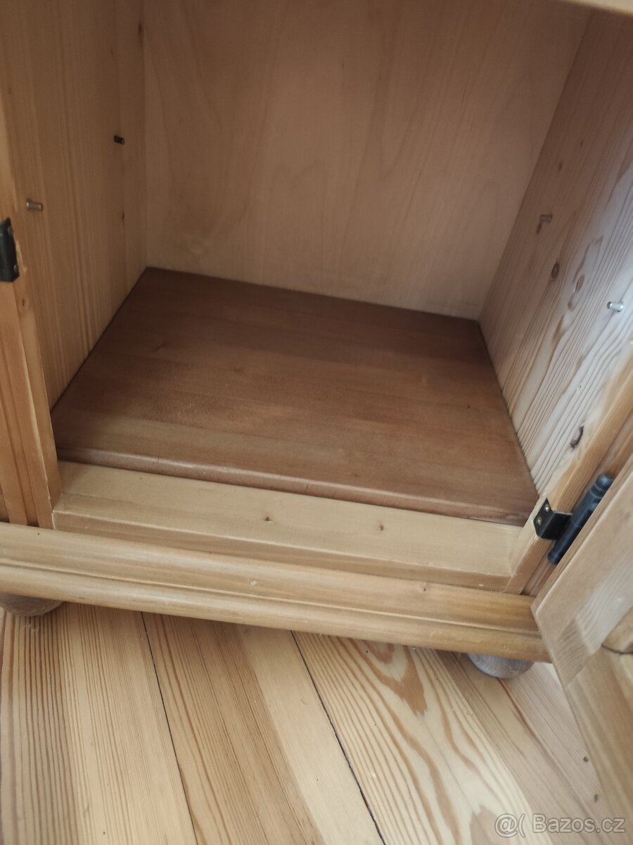 Starožitné noční stolky - 2