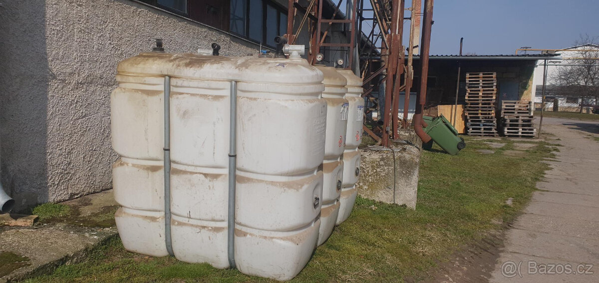 plastová nádrž 1500l - 2