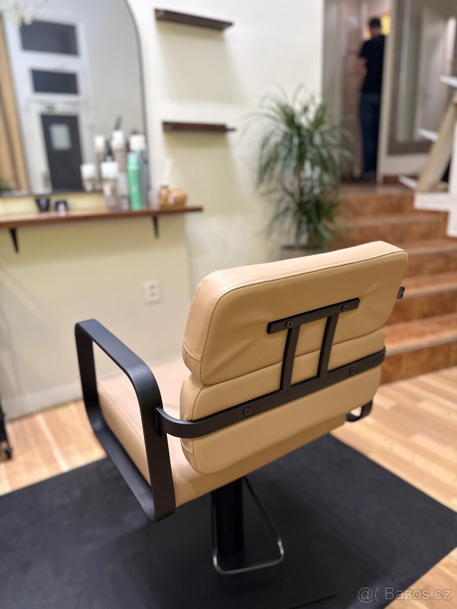 Kadeřnictví křeslo a mycí box - 2