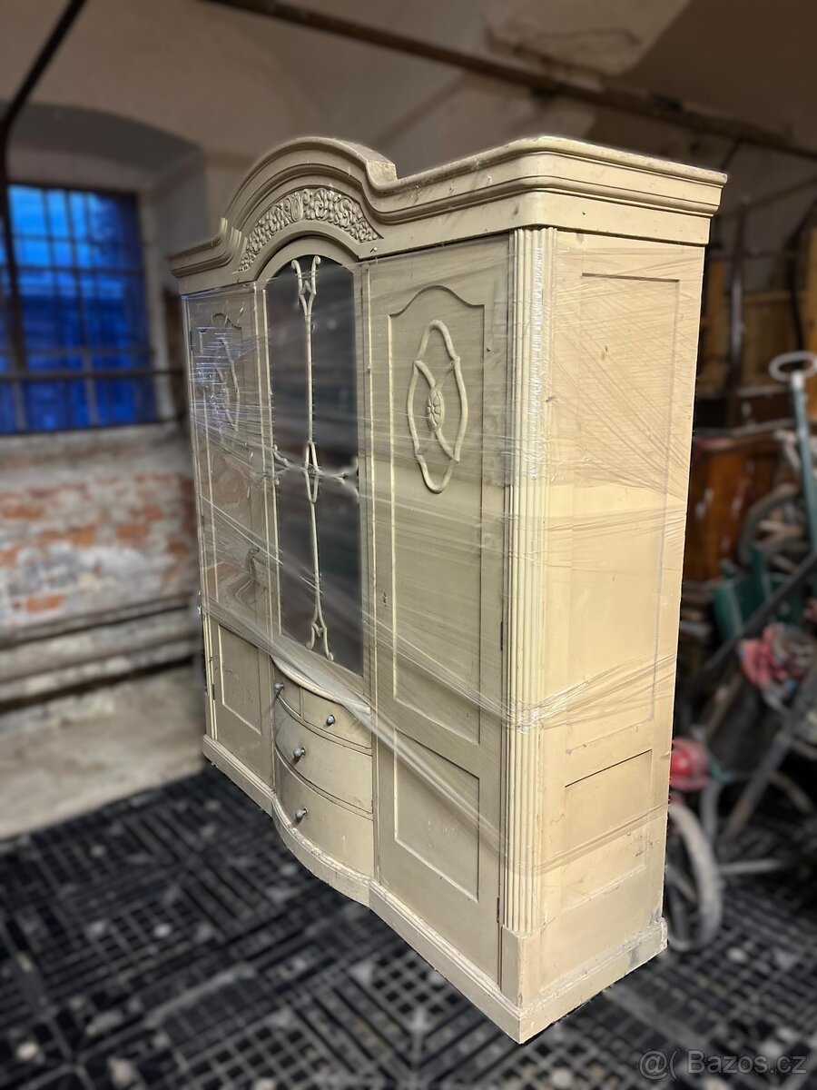 Starožitná skříň - 2