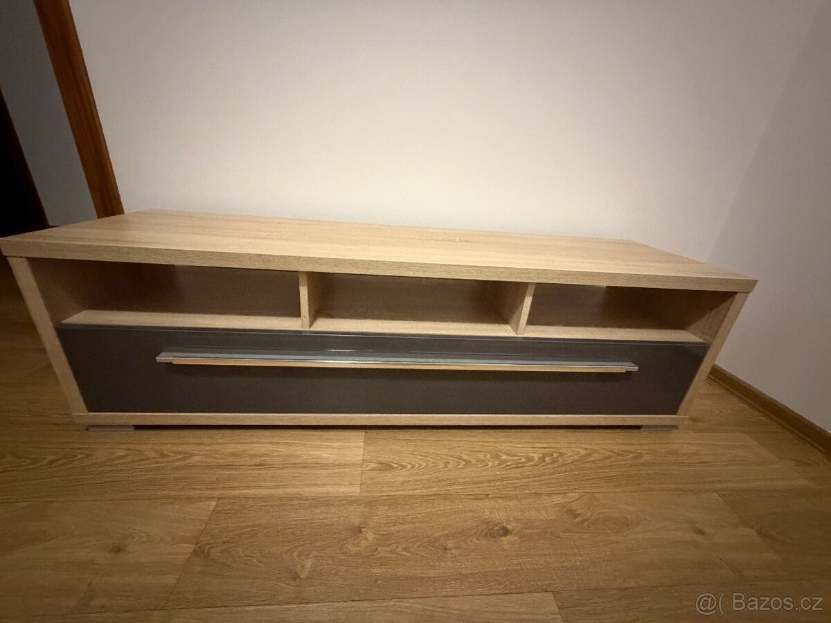 Stolek pod TV - 2