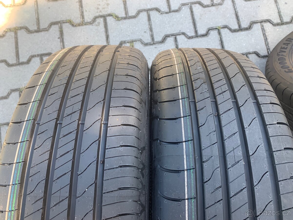 215/65/16 Goodyear - 2