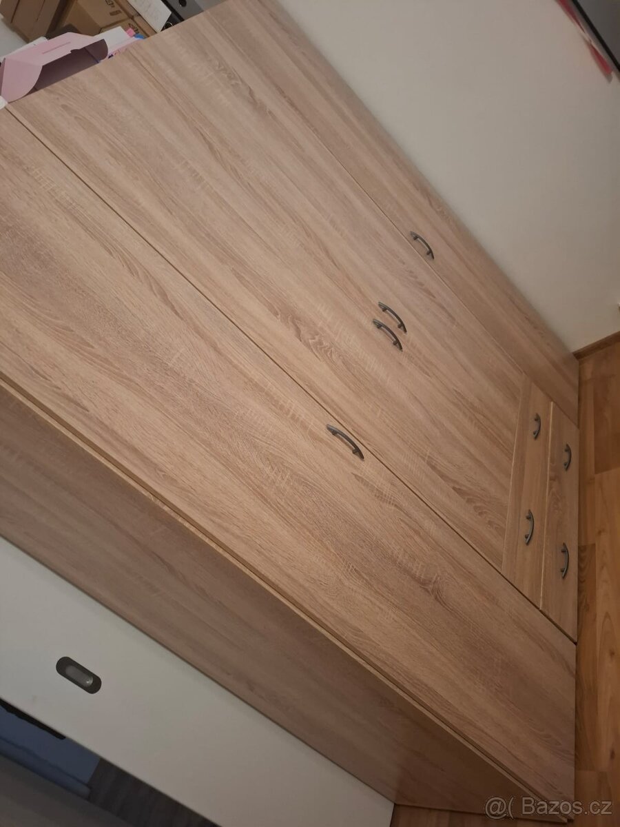 Šatní skříň - 2