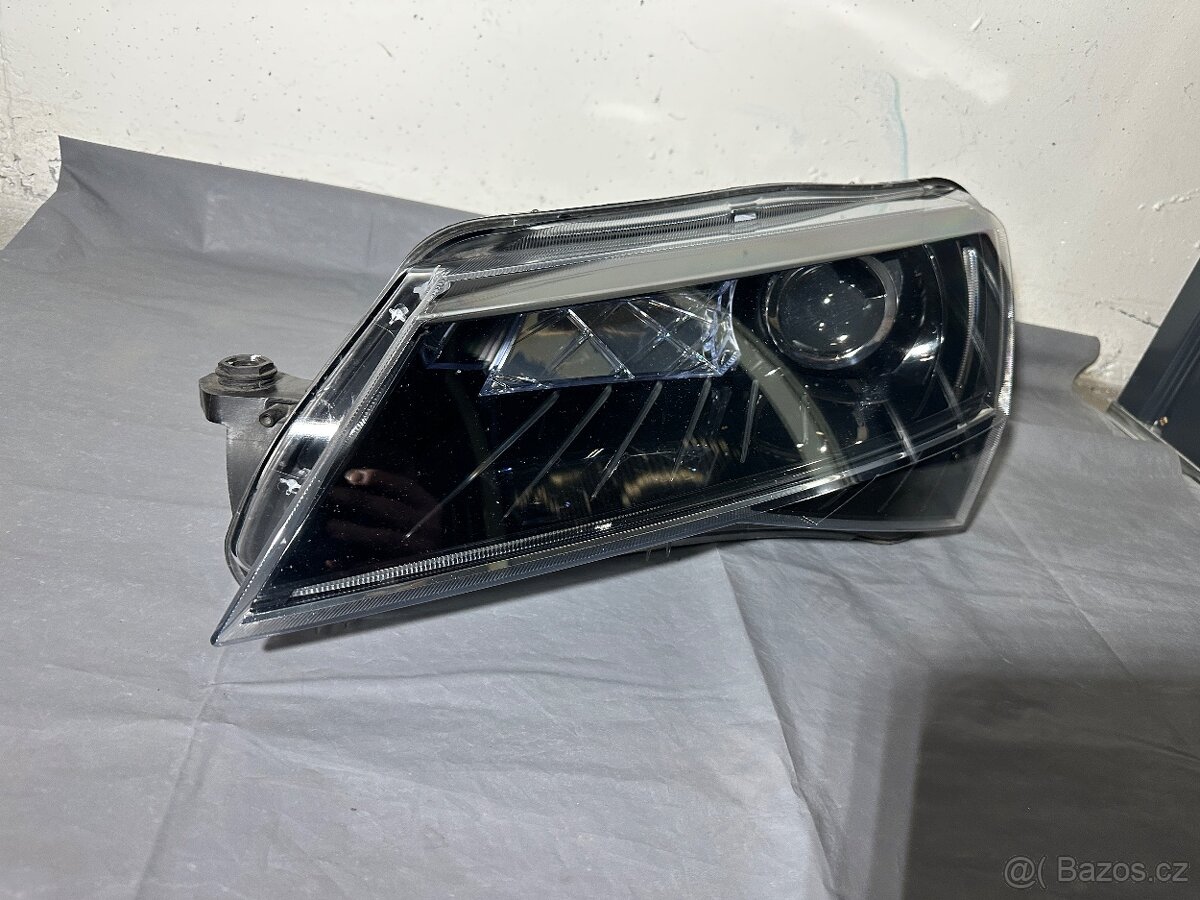 Škoda Superb 3 levý xenon 015A - 2