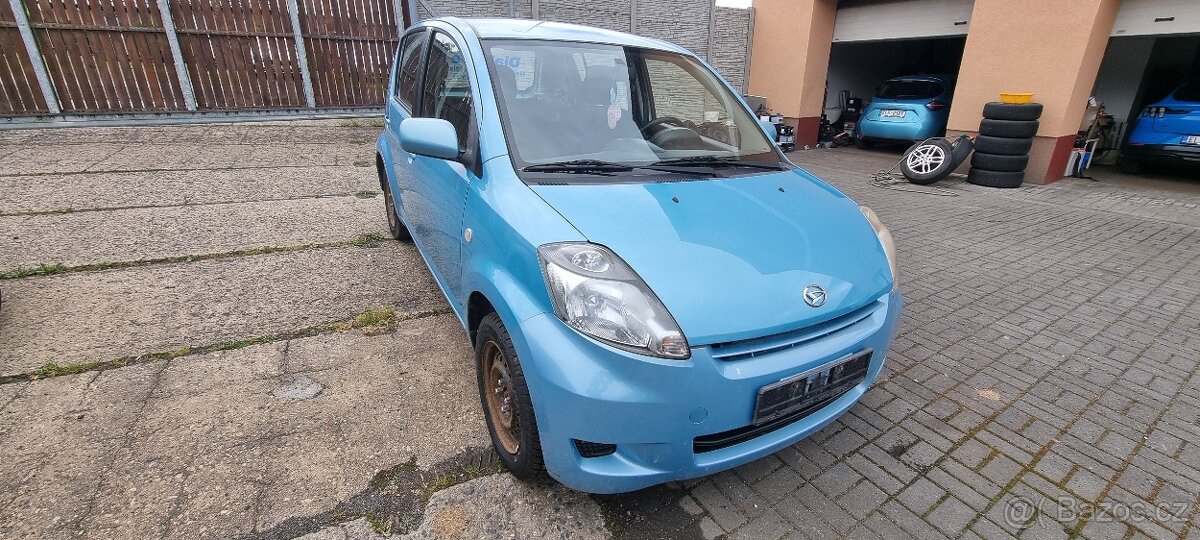 Daihatsu Sirion - 2