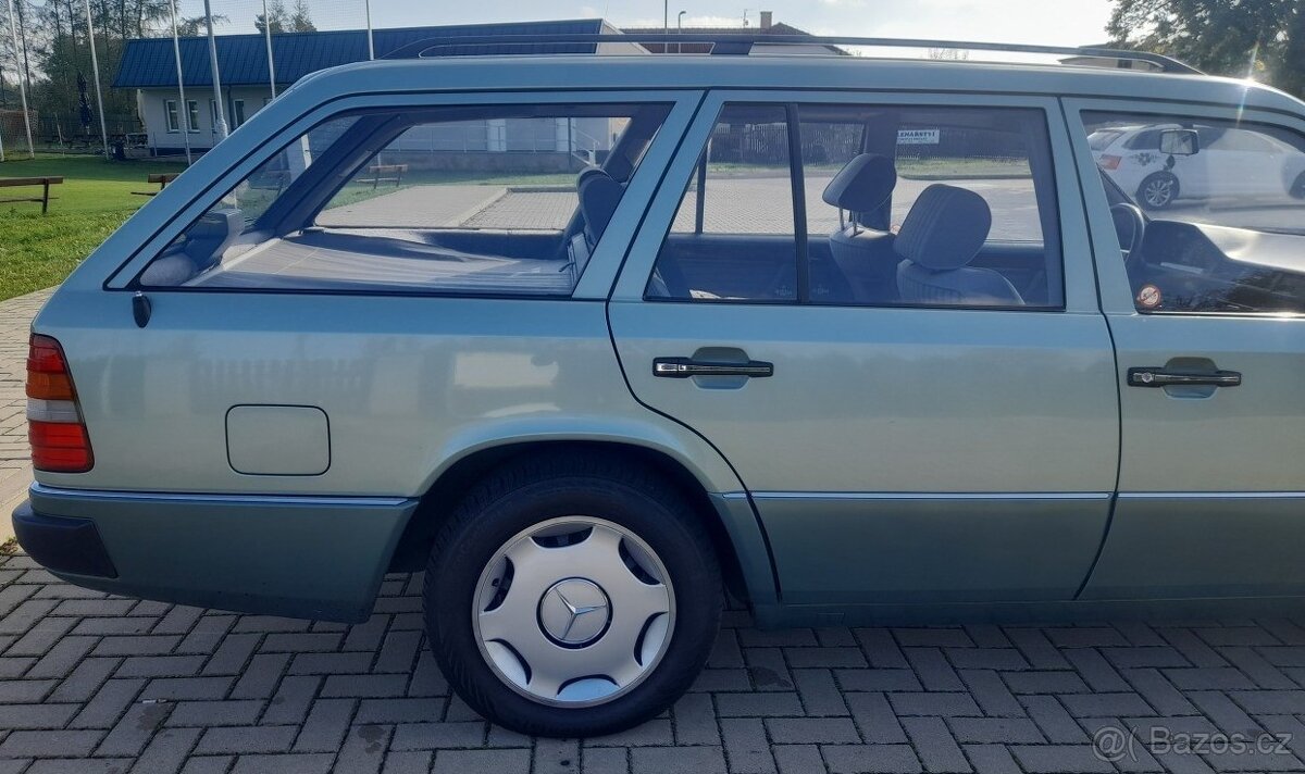 Mercedes Benz S124 200TE - 2