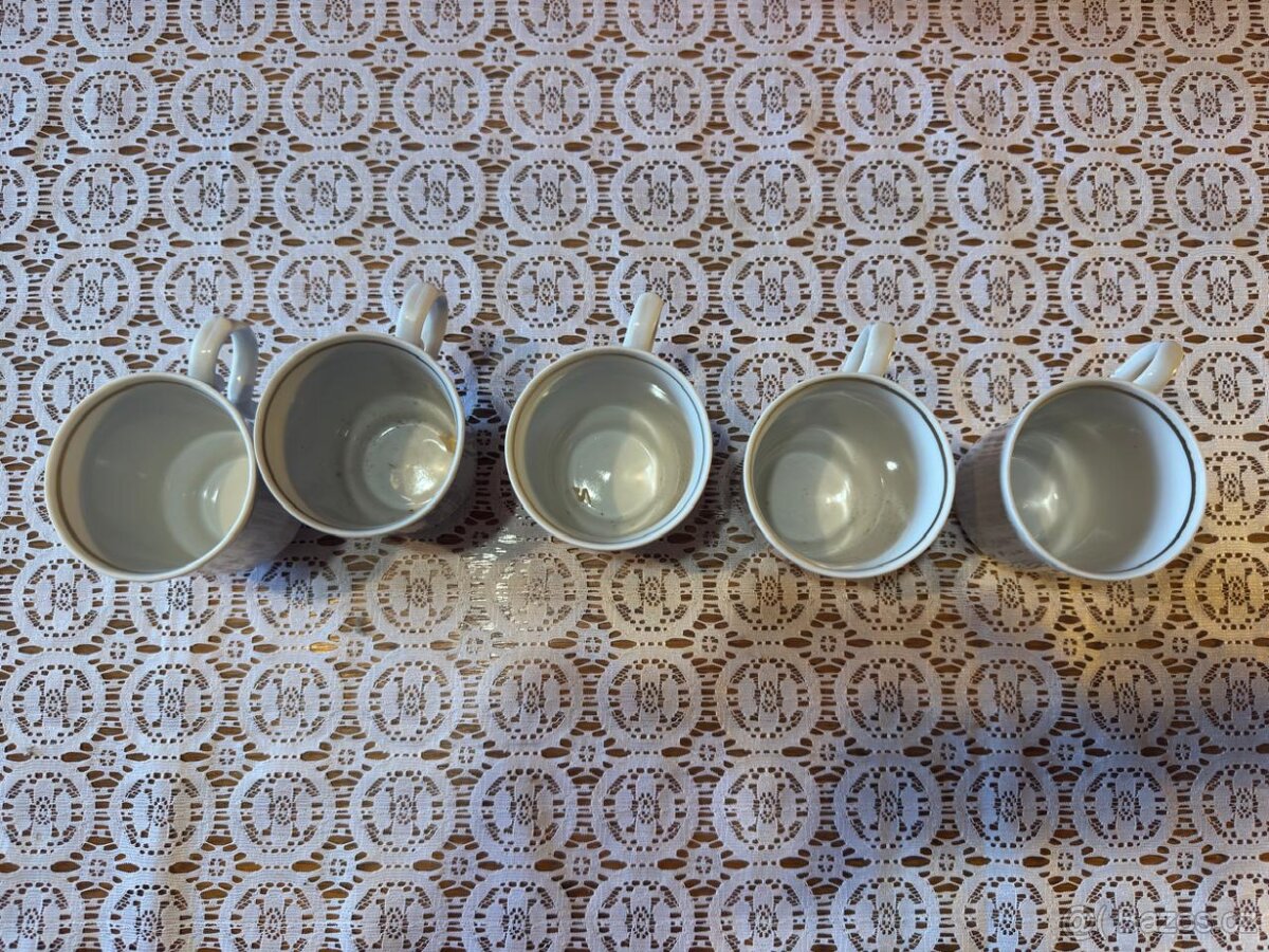 Elegantní porcelánové šálky se zlatým dekorem - 2