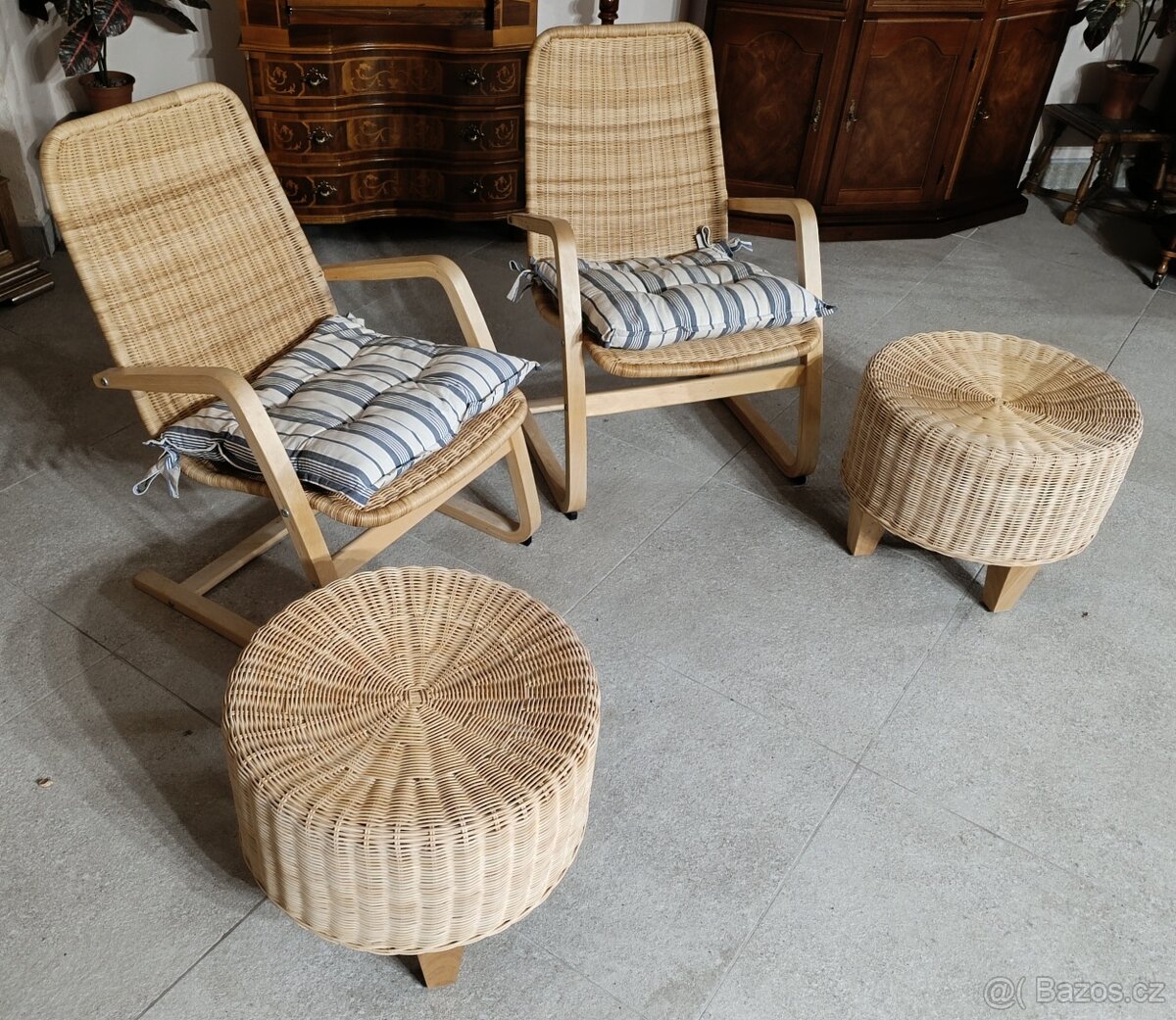 Sada dvou ratanových křesílek a dvou taburetů. - 2