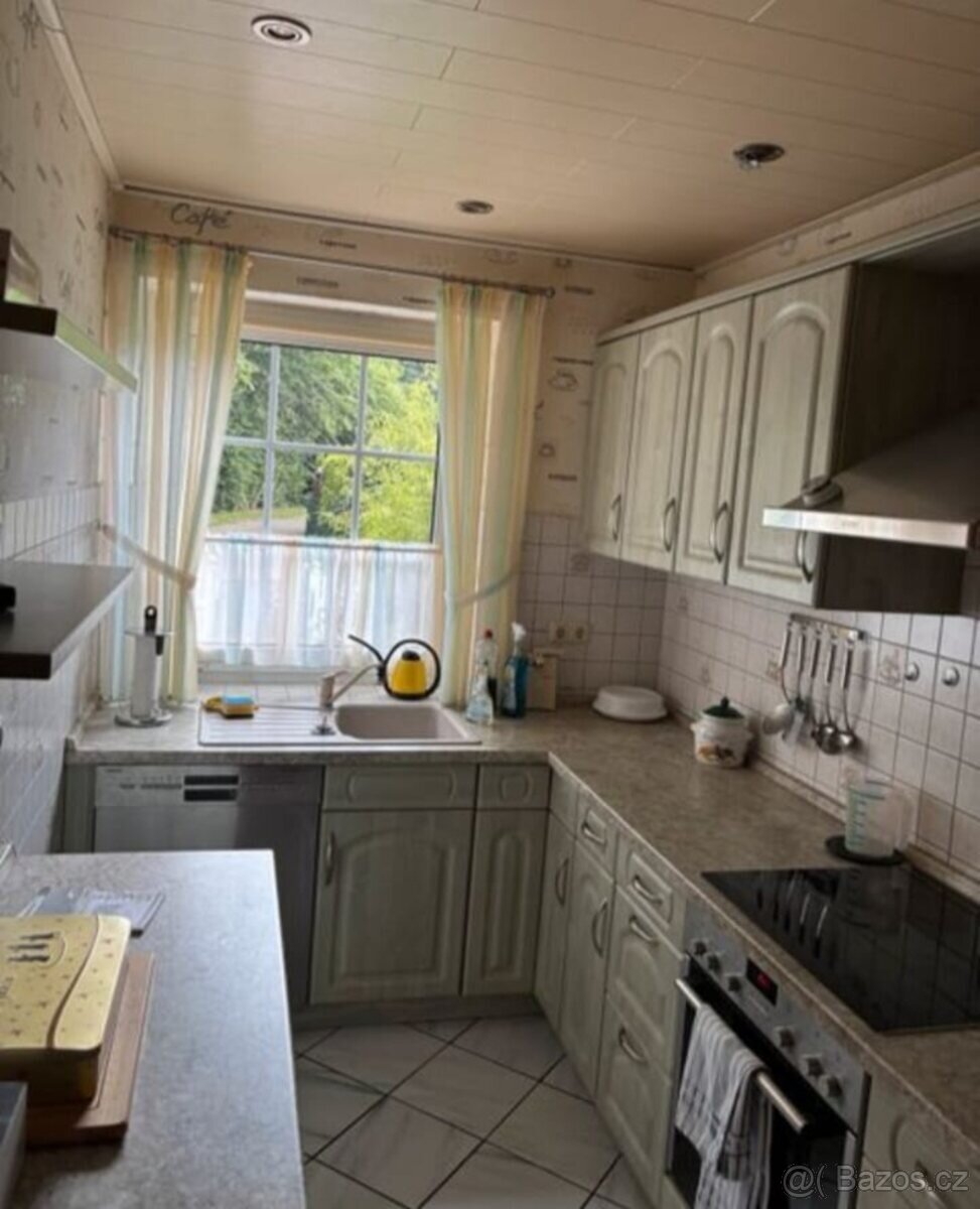 Venkovská vestavěná kuchyně se spotřebiči,5576 - 2