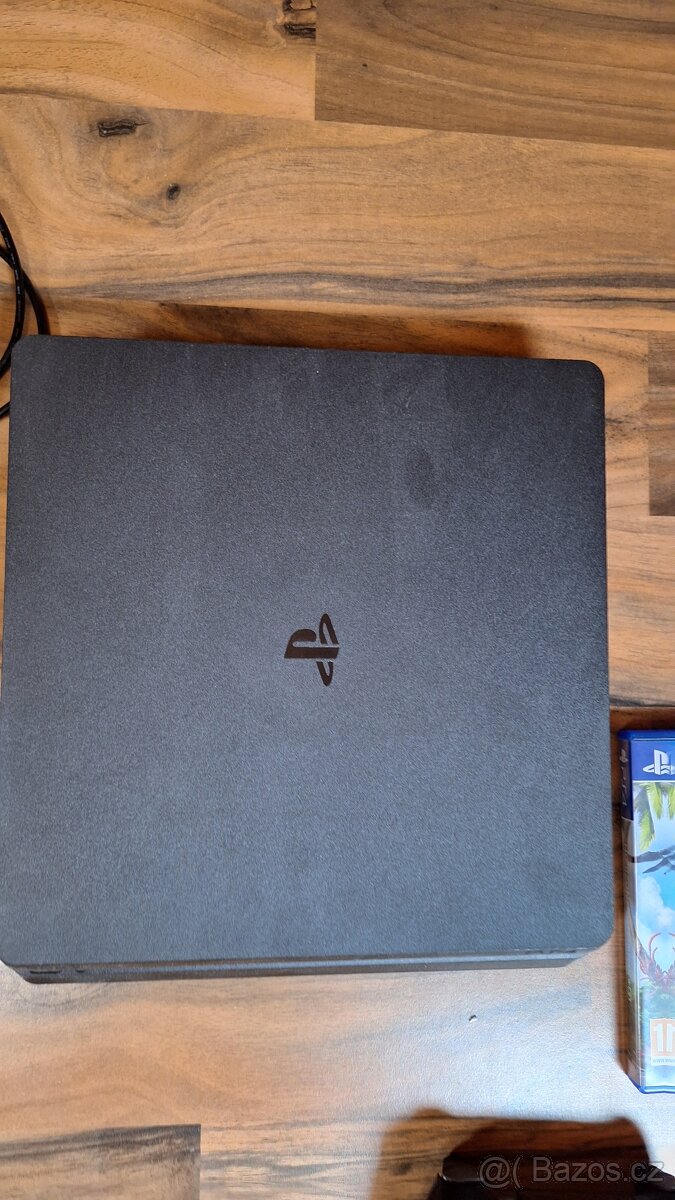 Prodám PS4 Slim 1 TB + ovladač s 3 hry - 2