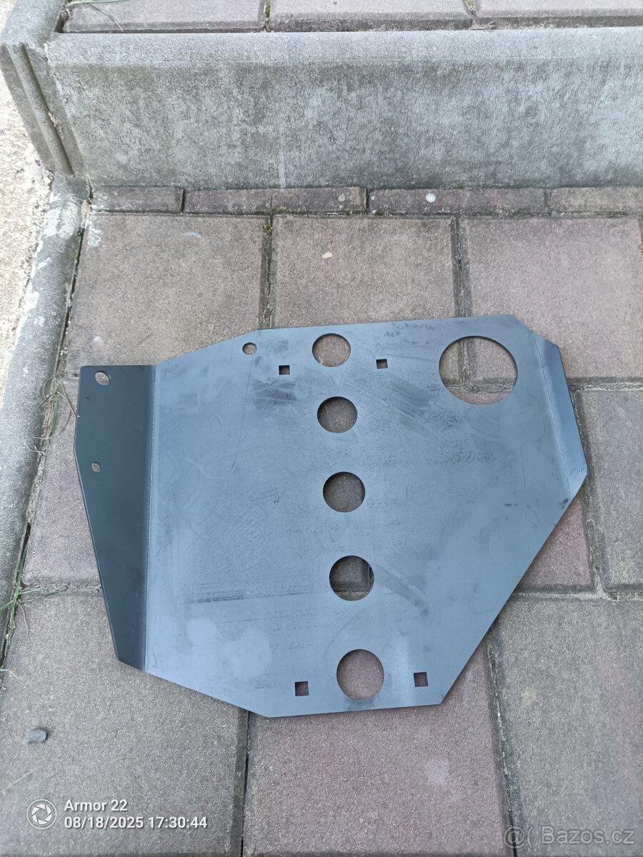 Kryt pod převodovku. Jeep Willys-replika - 2