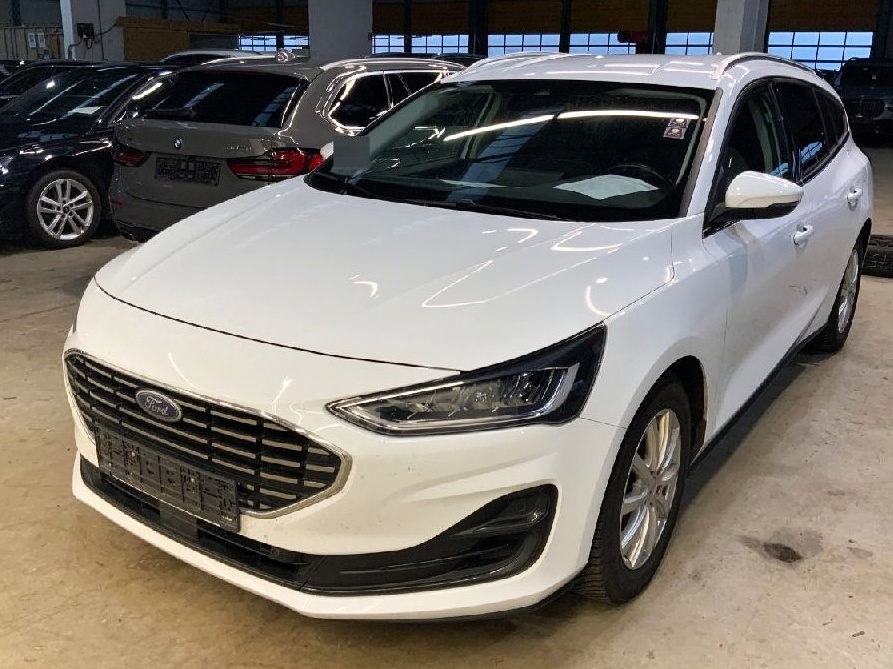 FORD FOCUS Titanium, r. v. 2022, plný servis, tažné - 2