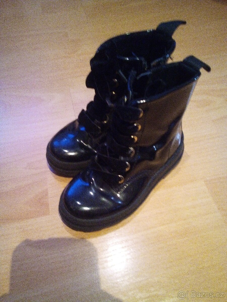 Prodám dětské vysoké boty vel. 26 - 2