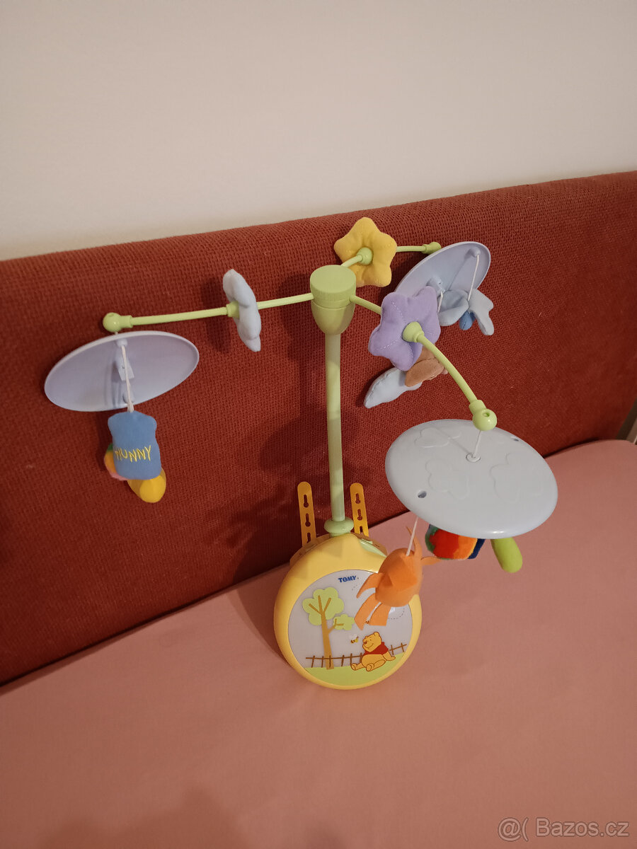 Kolotoč nad postýlku - 2