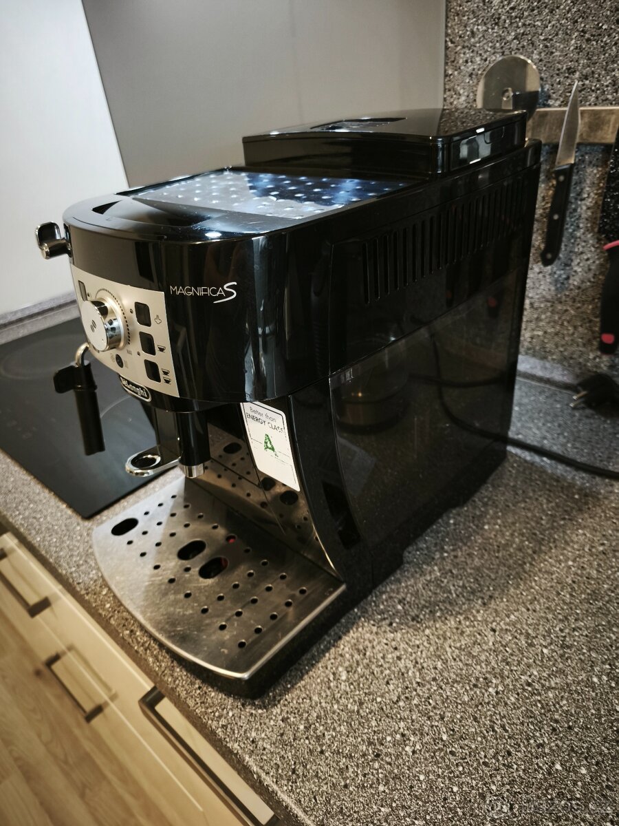 Kávovar DeLonghi Magnifica S - 2