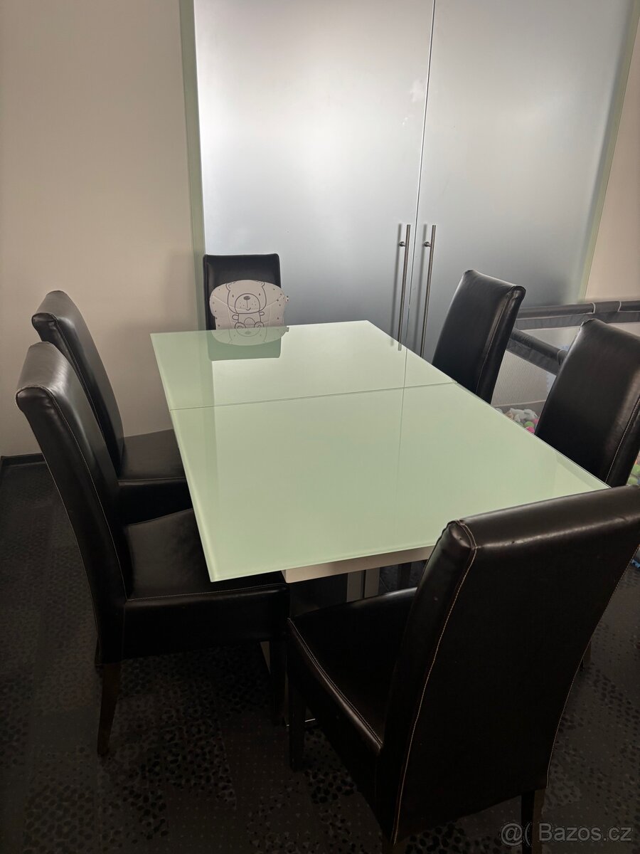 Kuchyňský stůl rozkládací skleněný - 2