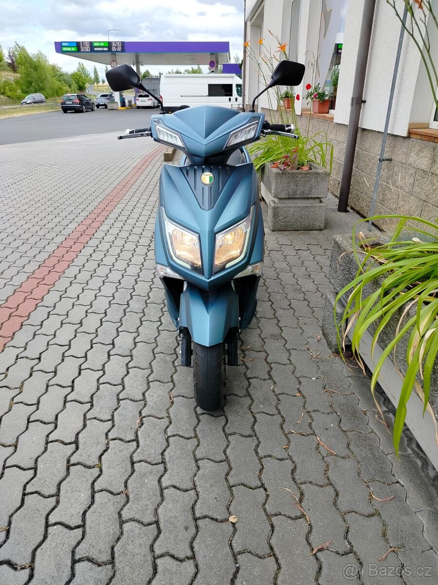 Prodám elektrický skútr HECHT EQUIS - 2