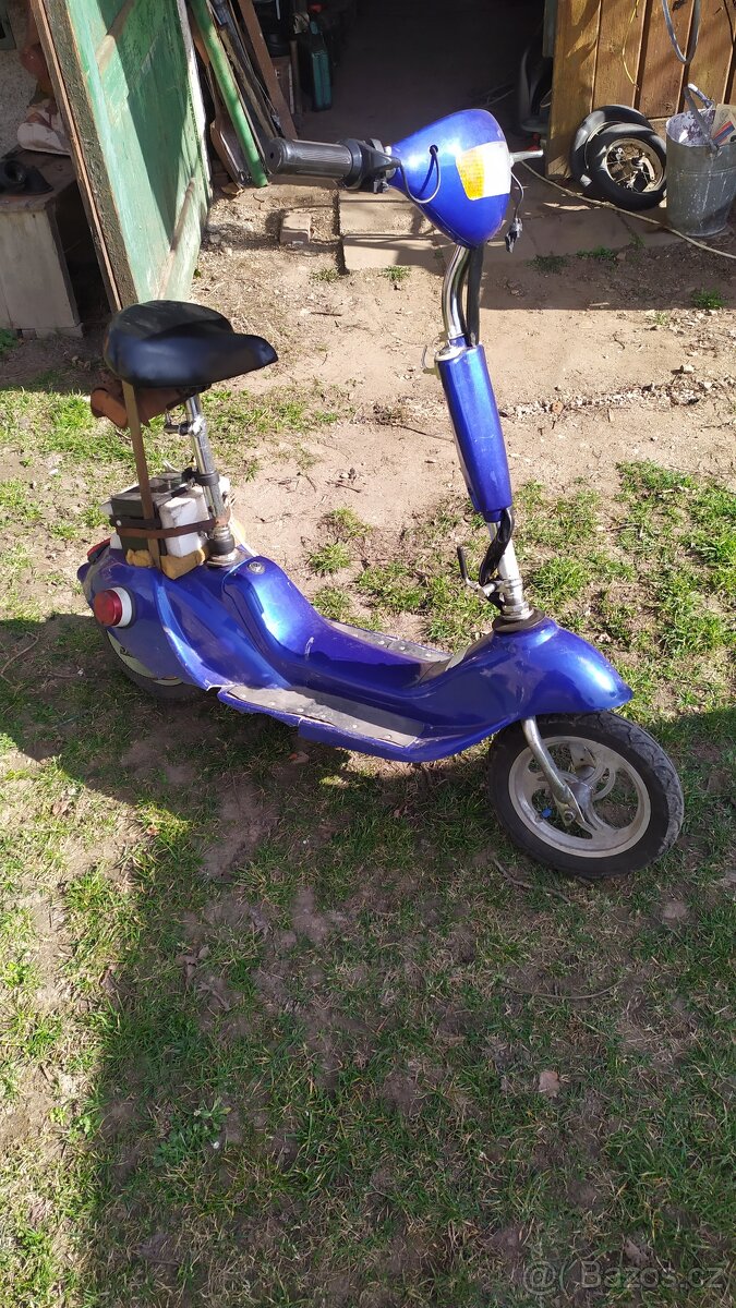 Malý elektro skutr - 2
