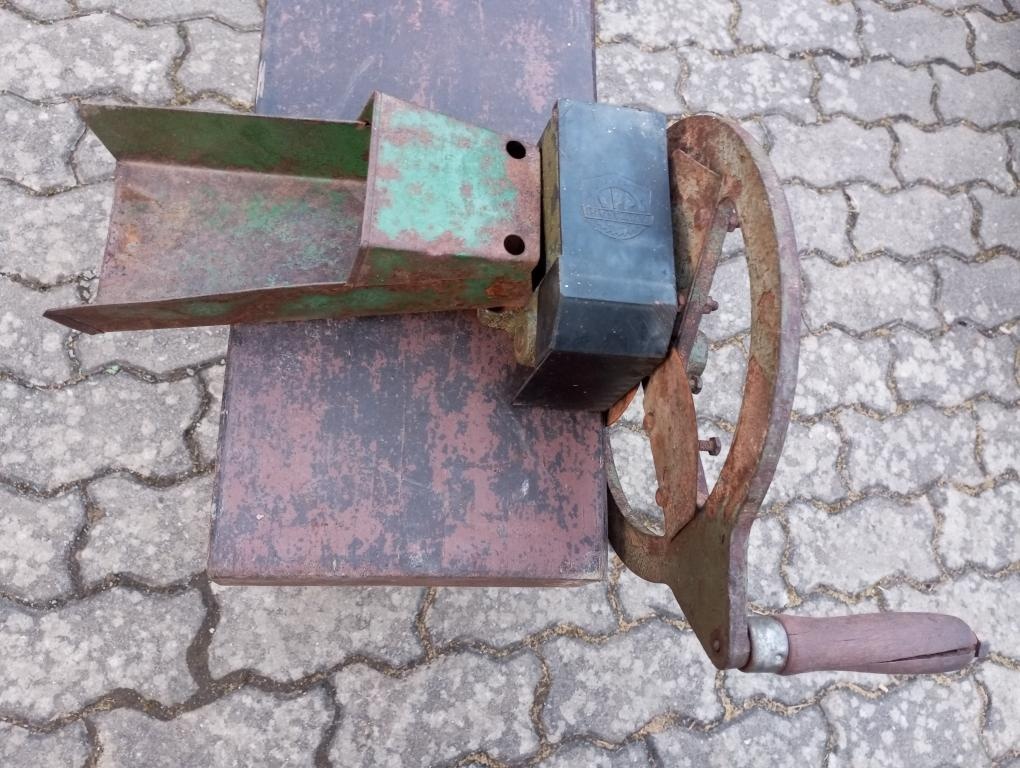 řezačka na kopřivy - 2