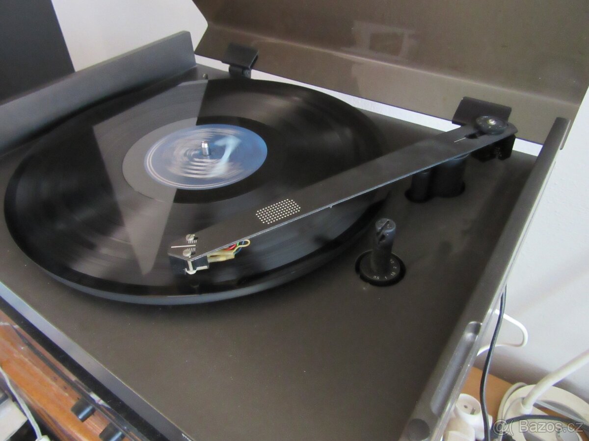 gramofon NAD 5120 /tesla/ - 2